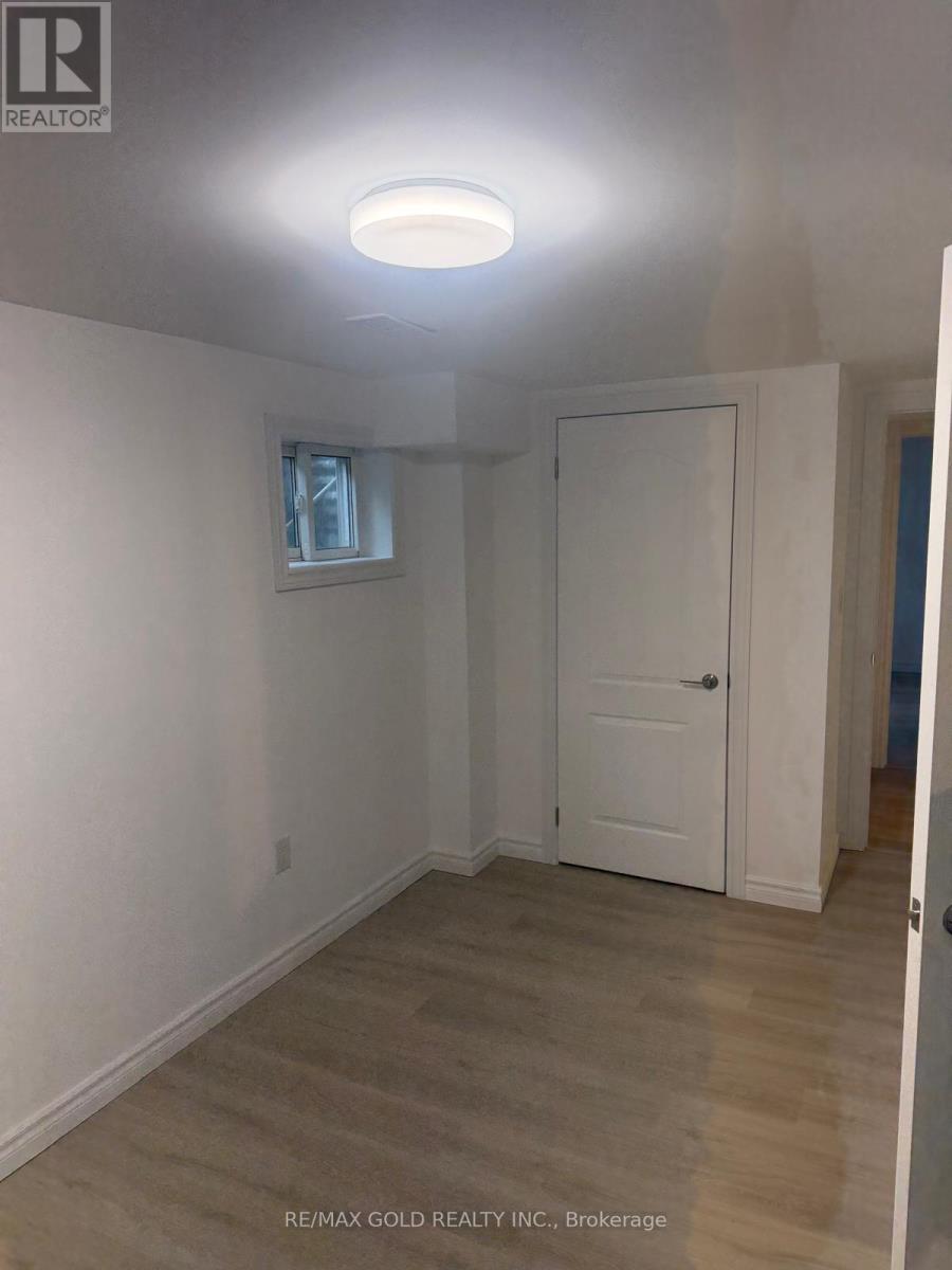 3769 Brandon Gate Drive, Mississauga, Ontario  L4T 3N1 - Photo 7 - W12885658