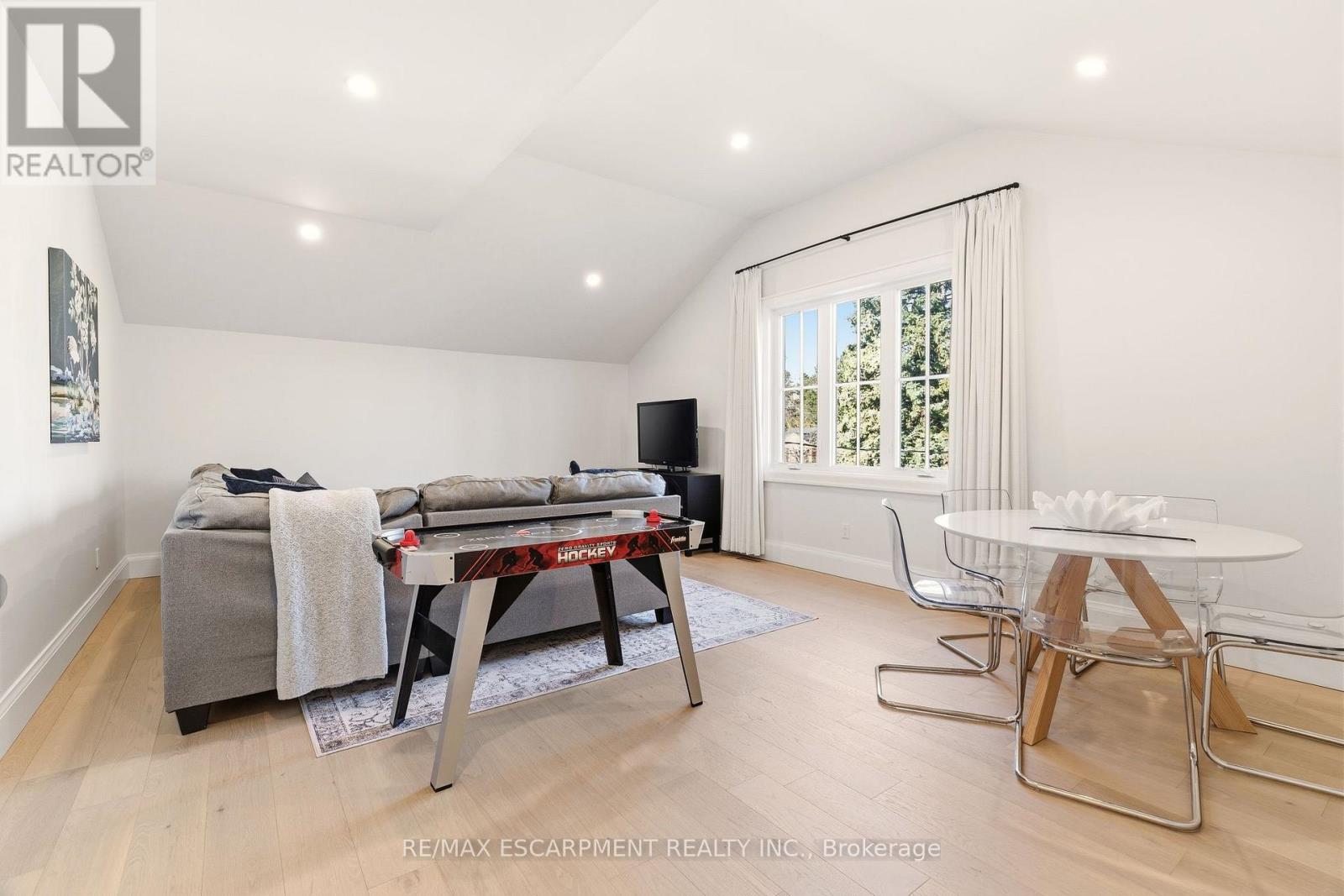 940 Gorton Avenue, Burlington, Ontario  L7T 1S5 - Photo 39 - W12886888