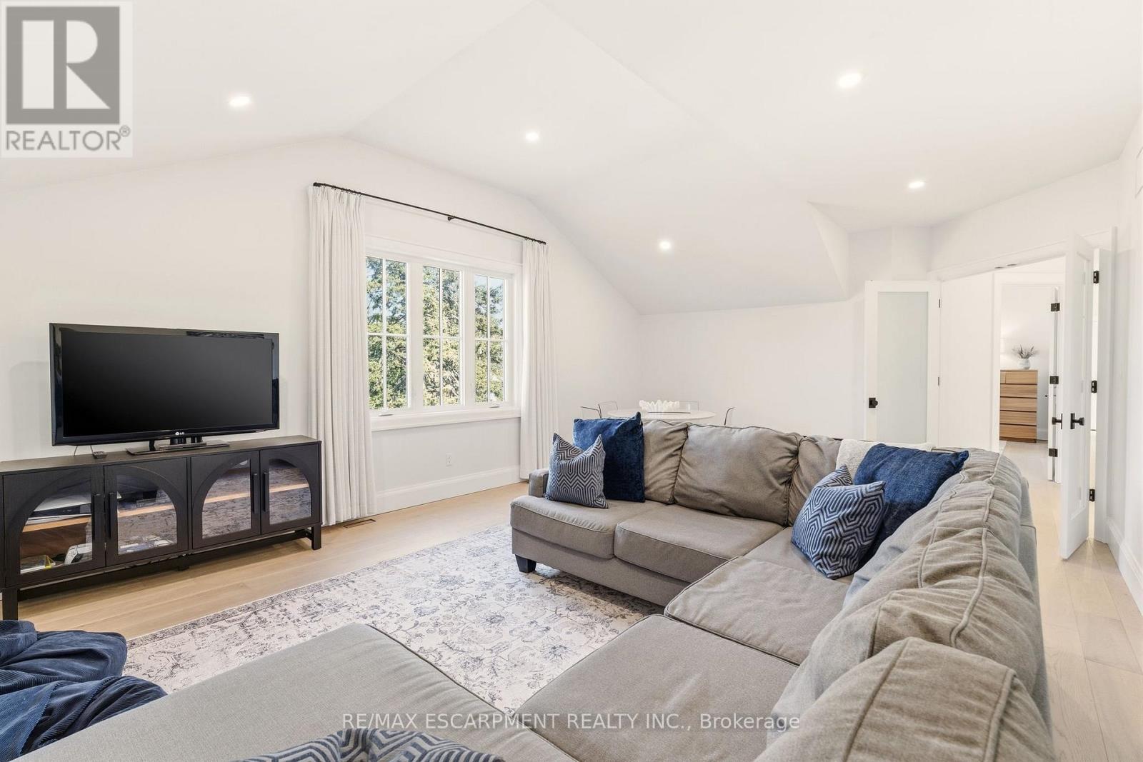 940 Gorton Avenue, Burlington, Ontario  L7T 1S5 - Photo 40 - W12886888