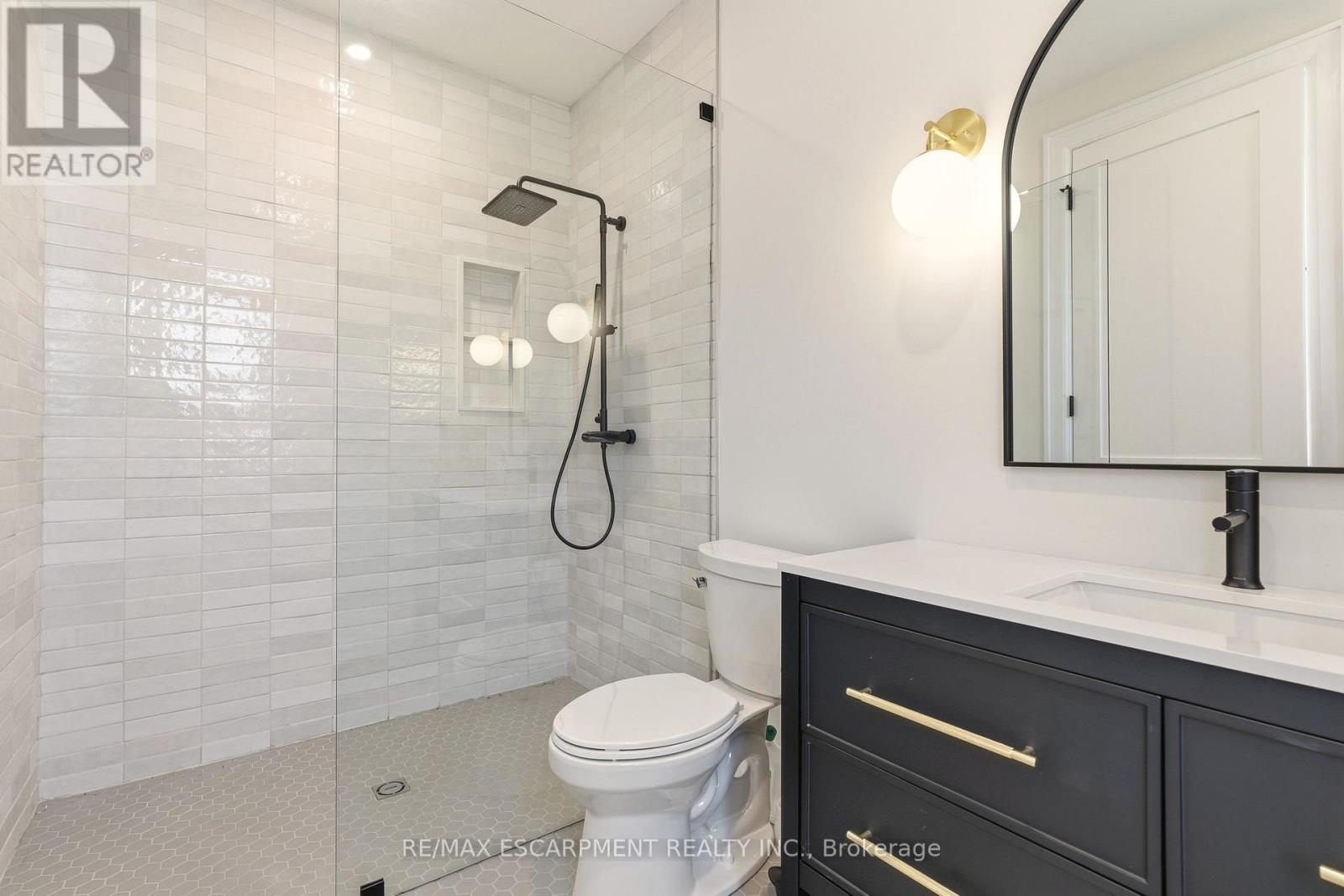 940 Gorton Avenue, Burlington, Ontario  L7T 1S5 - Photo 9 - W12886888