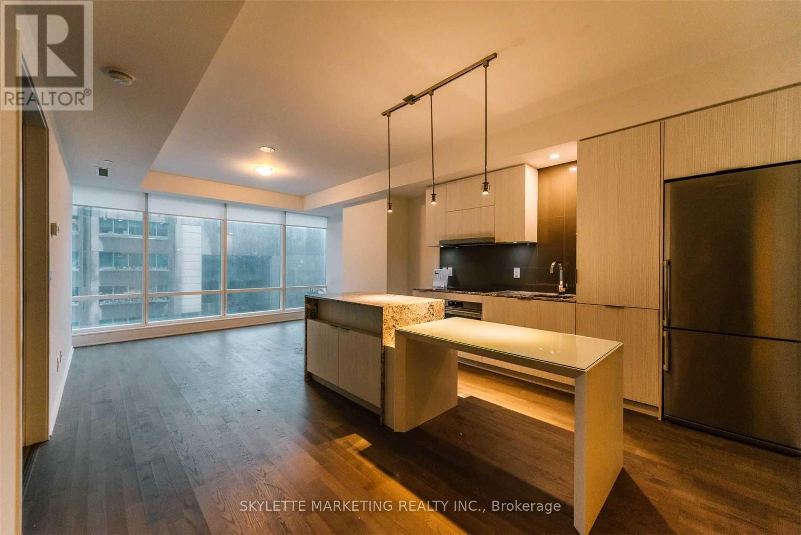 422 - 1 BLOOR STREET E, Toronto, Ontario