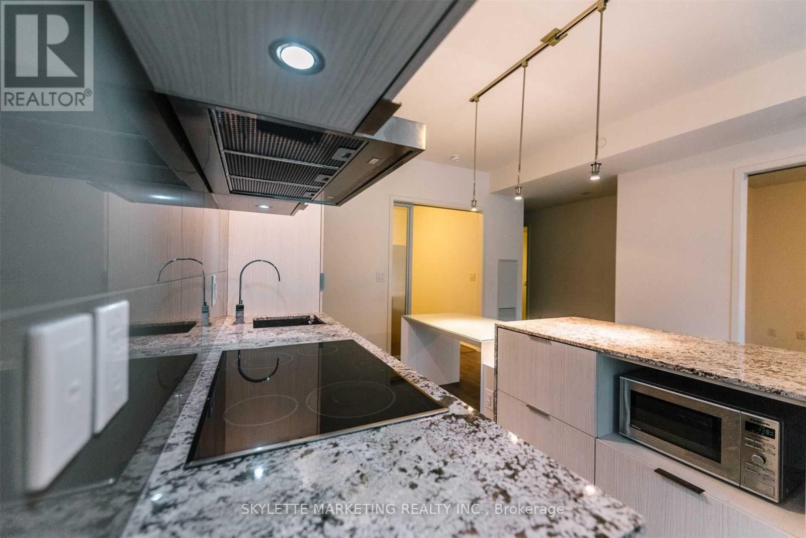 422 - 1 Bloor Street E, Toronto, Ontario  M4W 0A8 - Photo 4 - C12887262