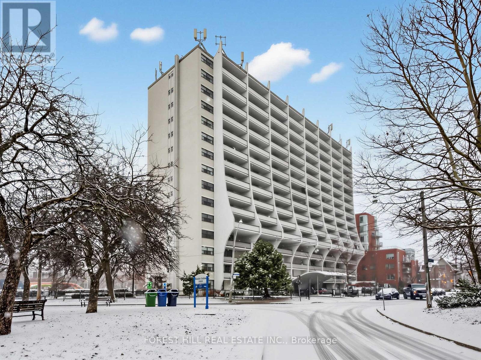 202 - 35 WALMER ROAD, Toronto, Ontario