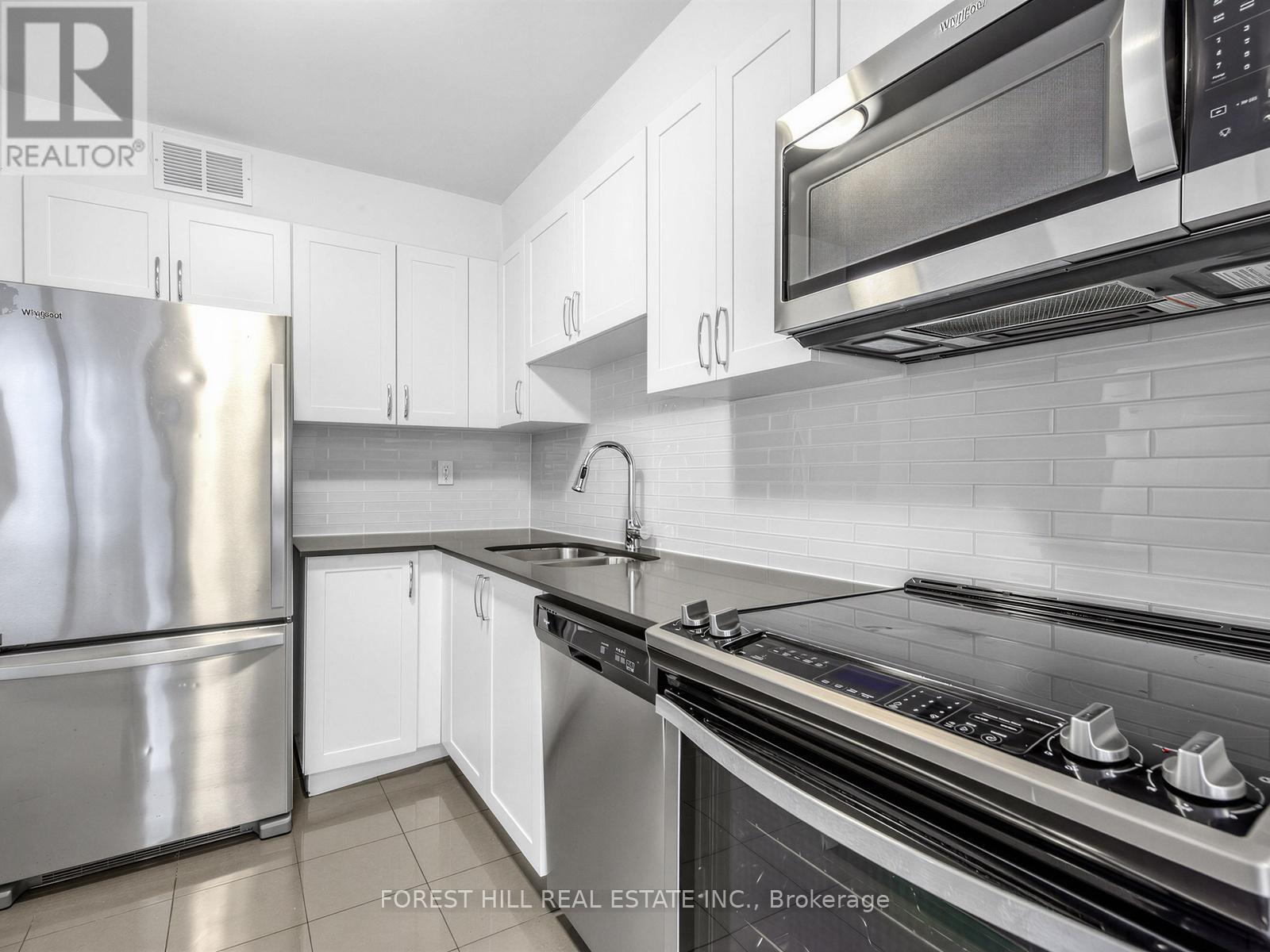 202 - 35 Walmer Road, Toronto, Ontario  M5R 2X3 - Photo 10 - C12887266