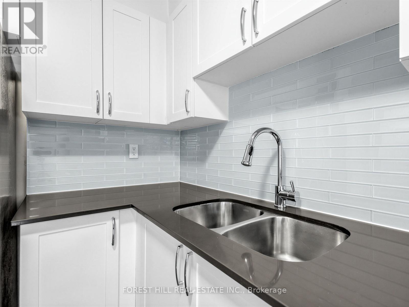 202 - 35 Walmer Road, Toronto, Ontario  M5R 2X3 - Photo 11 - C12887266