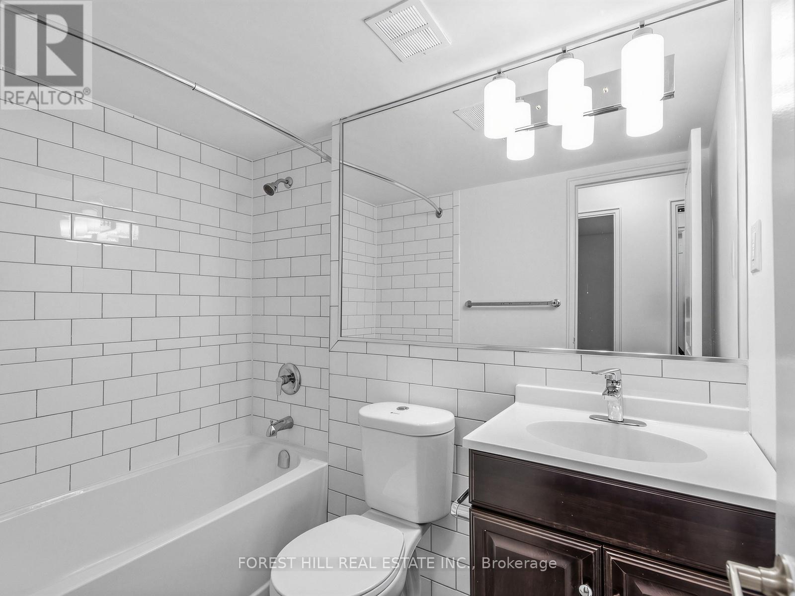 202 - 35 Walmer Road, Toronto, Ontario  M5R 2X3 - Photo 15 - C12887266