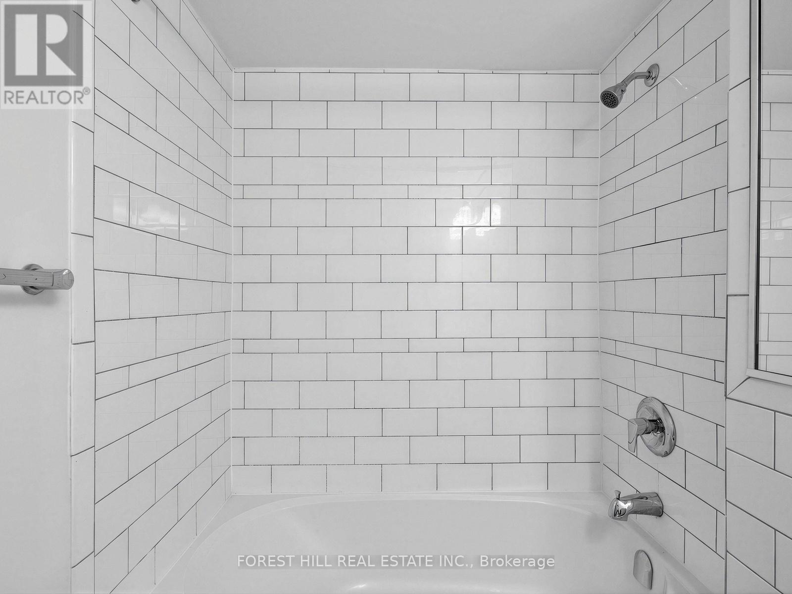 202 - 35 Walmer Road, Toronto, Ontario  M5R 2X3 - Photo 16 - C12887266