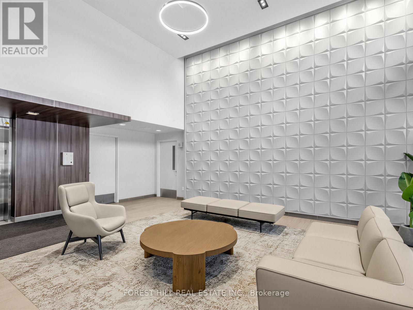 202 - 35 Walmer Road, Toronto, Ontario  M5R 2X3 - Photo 2 - C12887266