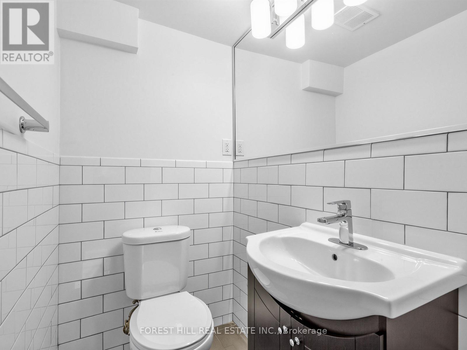 202 - 35 Walmer Road, Toronto, Ontario  M5R 2X3 - Photo 22 - C12887266