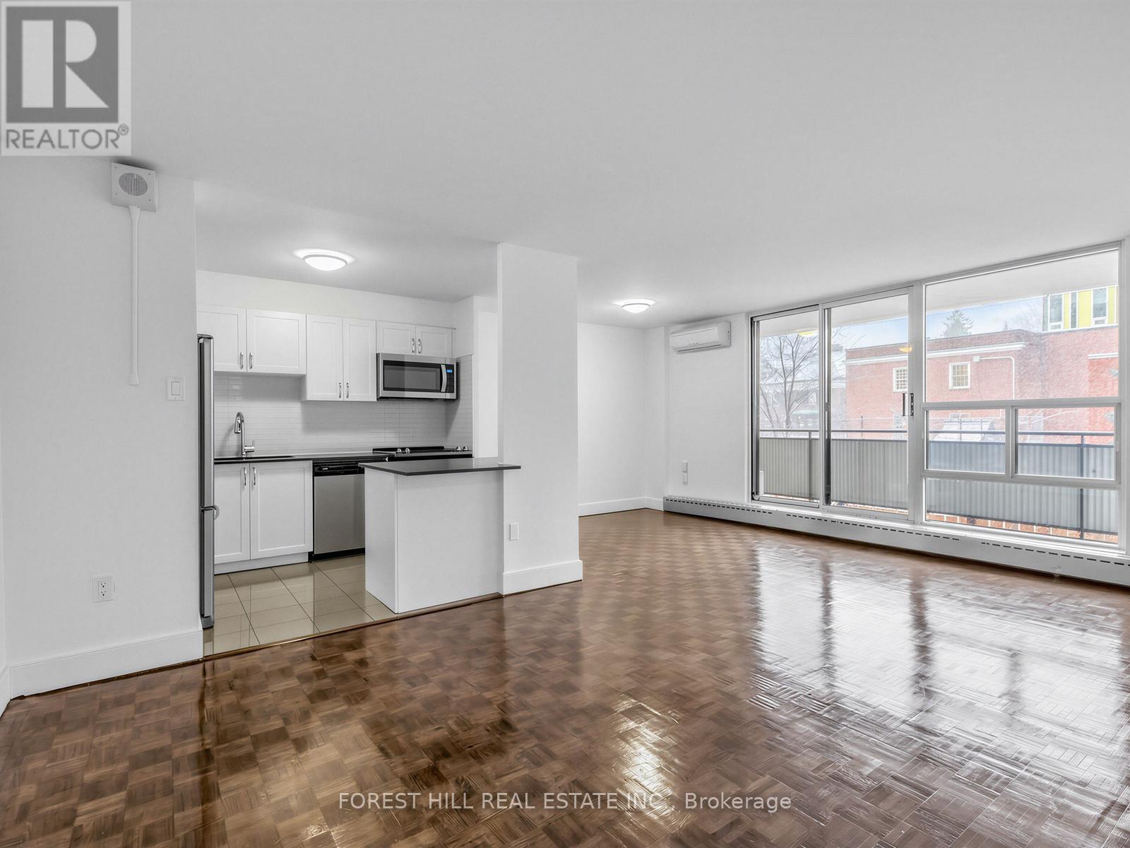 202 - 35 Walmer Road, Toronto, Ontario  M5R 2X3 - Photo 4 - C12887266