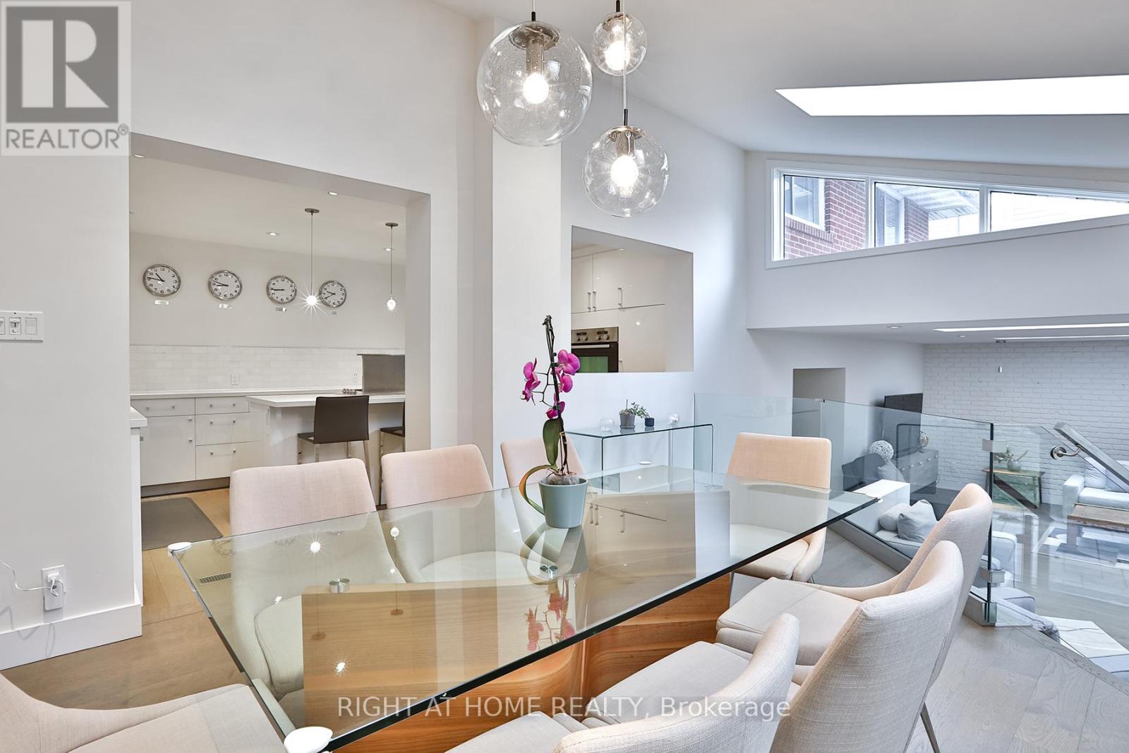 34 SCARCLIFF GARDENS, Toronto, Ontario