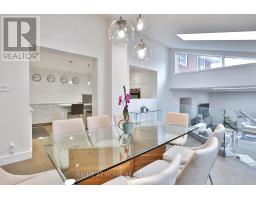 34 SCARCLIFF GARDENS, Toronto, Ontario