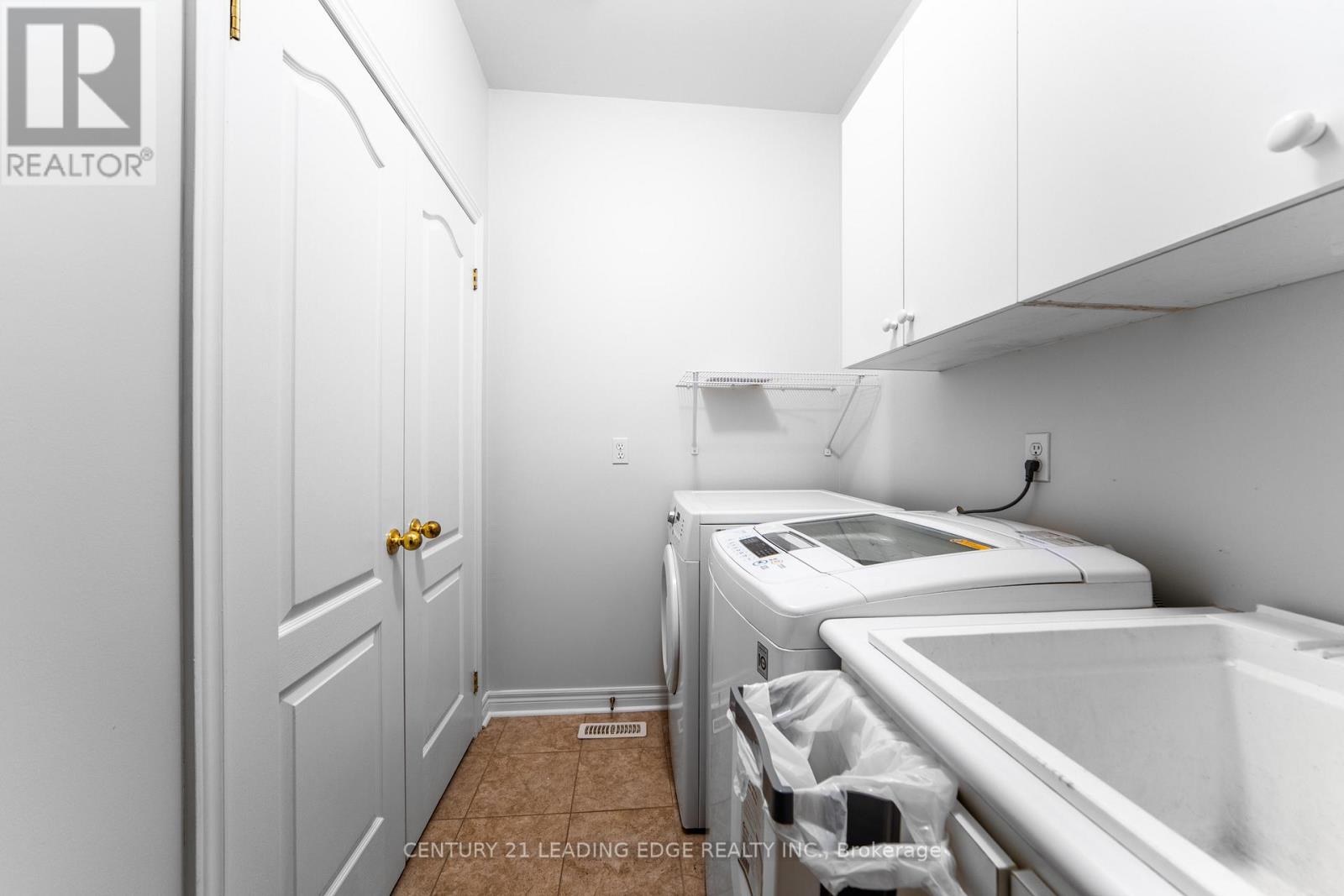 66 Woodbury Crescent, Newmarket (Summerhill Estates), Ontario  L3X 2T2 - Photo 11 - N12887206