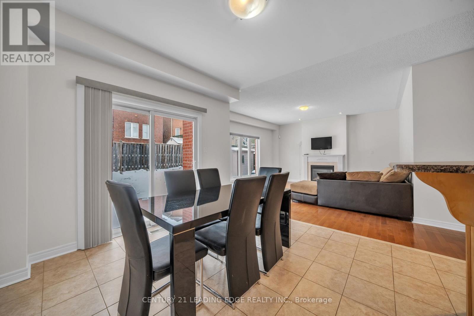 66 Woodbury Crescent, Newmarket (Summerhill Estates), Ontario  L3X 2T2 - Photo 2 - N12887206