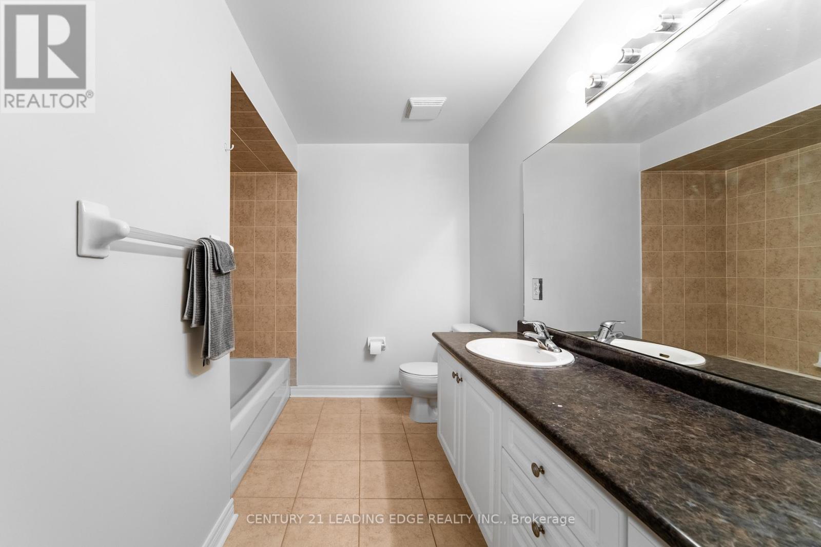 66 Woodbury Crescent, Newmarket (Summerhill Estates), Ontario  L3X 2T2 - Photo 21 - N12887206