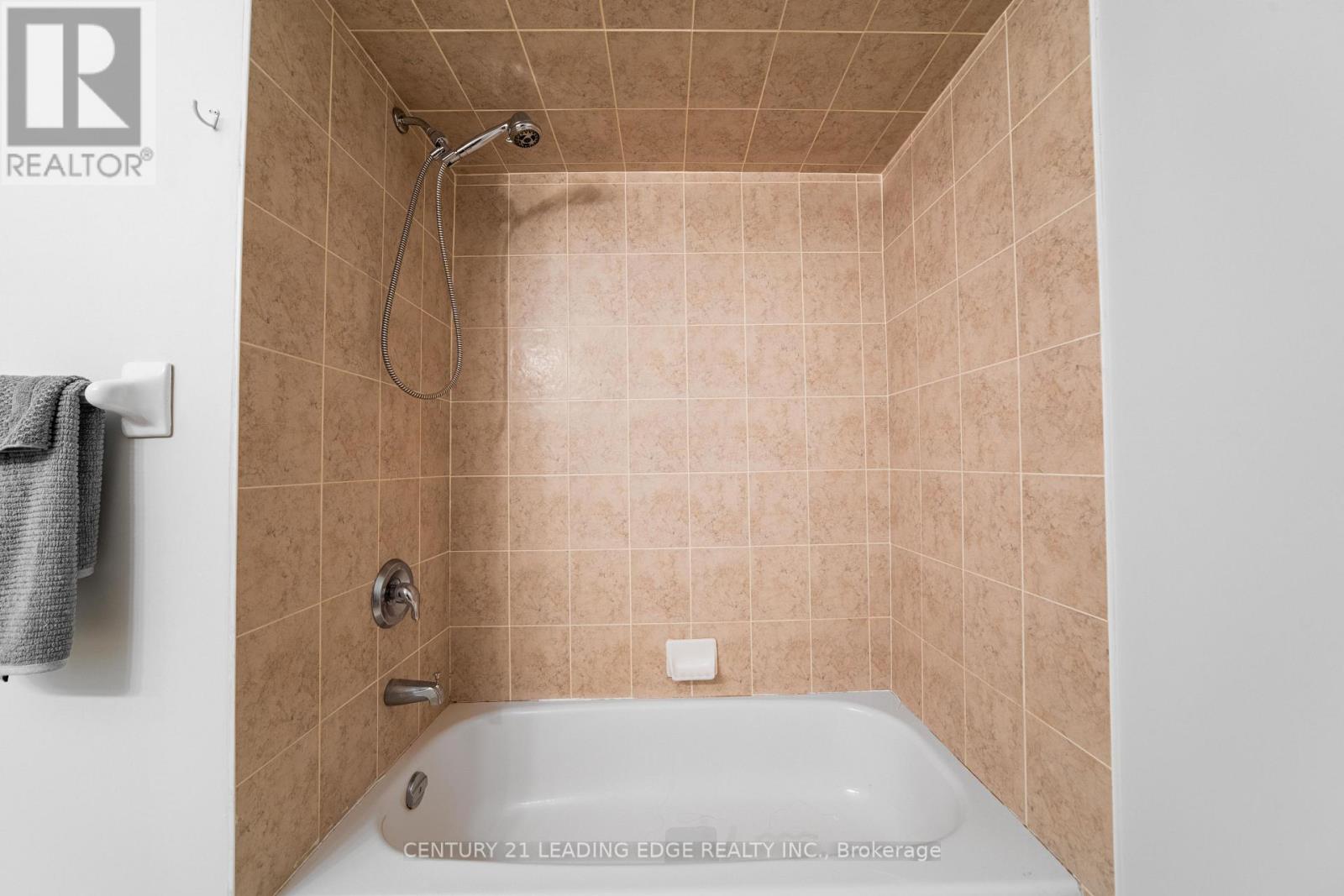 66 Woodbury Crescent, Newmarket (Summerhill Estates), Ontario  L3X 2T2 - Photo 22 - N12887206