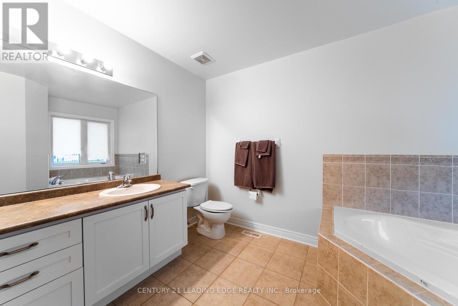 66 Woodbury Crescent, Newmarket (Summerhill Estates), Ontario  L3X 2T2 - Photo 27 - N12887206