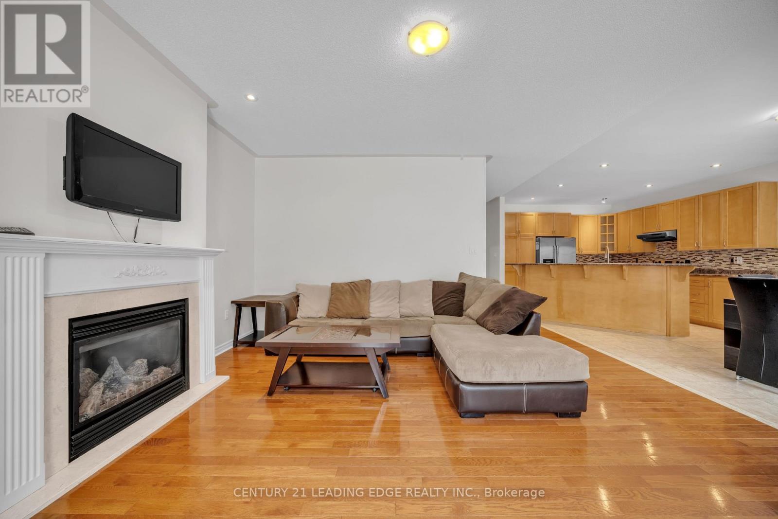 66 Woodbury Crescent, Newmarket (Summerhill Estates), Ontario  L3X 2T2 - Photo 4 - N12887206