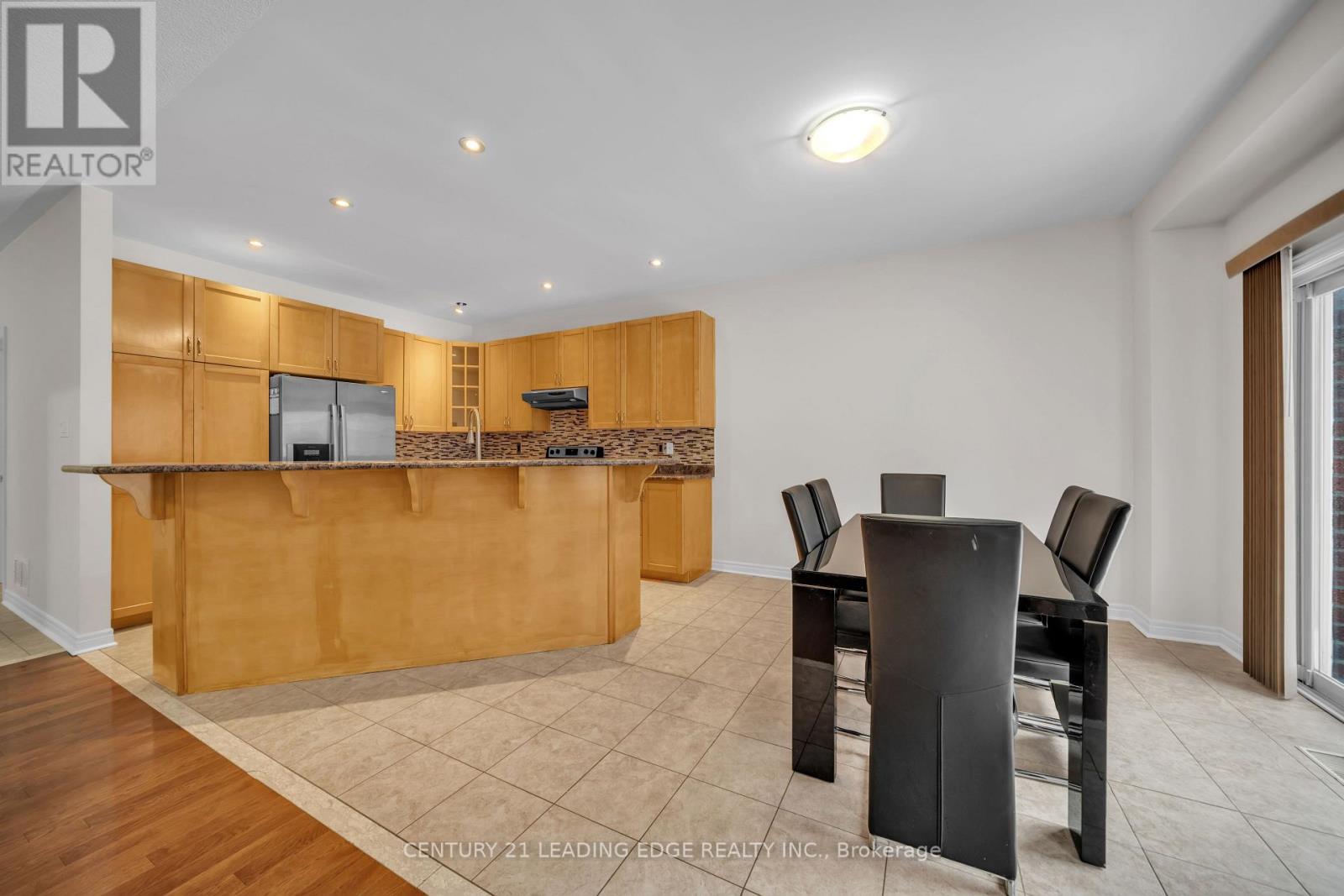 66 Woodbury Crescent, Newmarket (Summerhill Estates), Ontario  L3X 2T2 - Photo 5 - N12887206