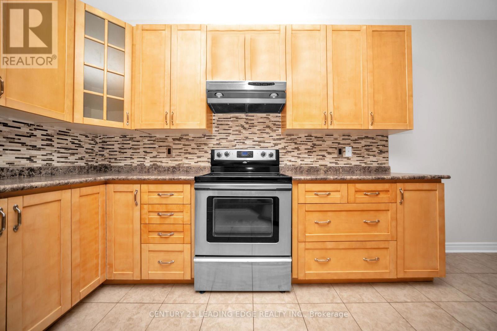 66 Woodbury Crescent, Newmarket (Summerhill Estates), Ontario  L3X 2T2 - Photo 6 - N12887206