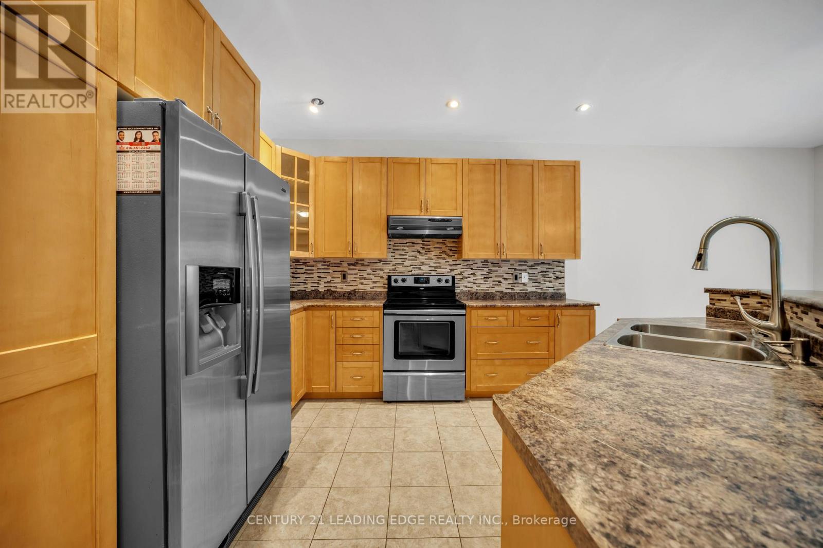 66 Woodbury Crescent, Newmarket (Summerhill Estates), Ontario  L3X 2T2 - Photo 8 - N12887206