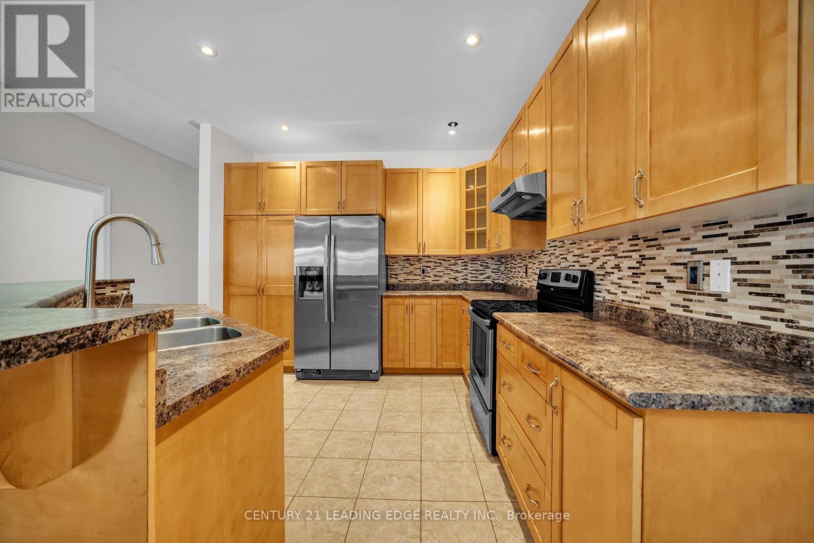 66 Woodbury Crescent, Newmarket (Summerhill Estates), Ontario  L3X 2T2 - Photo 9 - N12887206