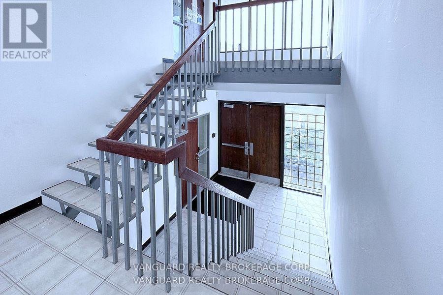 200 - 681 Rowntree Dairy Road, Vaughan (Pine Valley Business Park), Ontario  L4L 5T9 - Photo 4 - N12887248