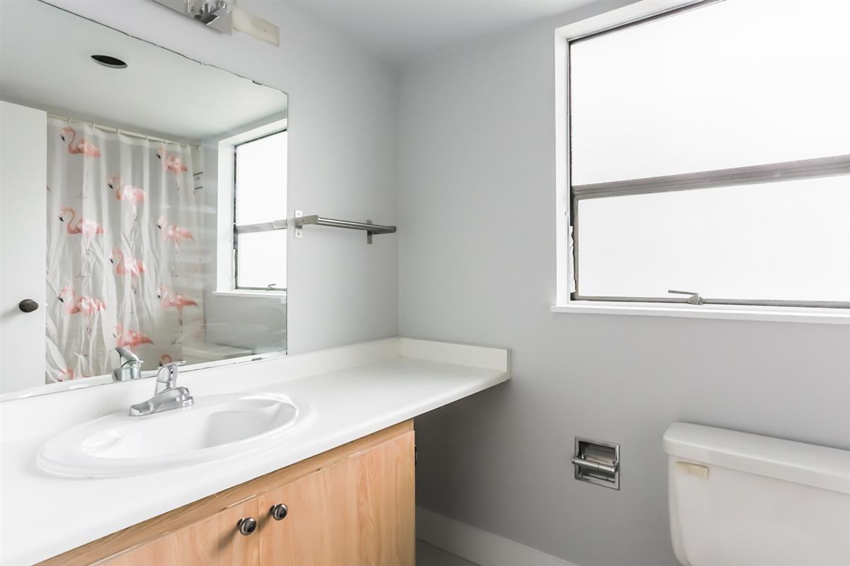 204 13316 71b Avenue, Surrey, British Columbia  V3W 7Z4 - Photo 4 - R3097125