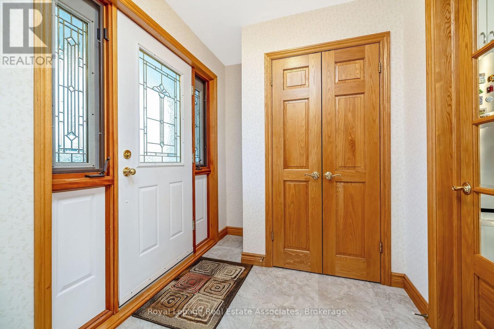 15 Stockman Crescent, Halton Hills (Georgetown), Ontario  L7G 1J5 - Photo 5 - W12887234