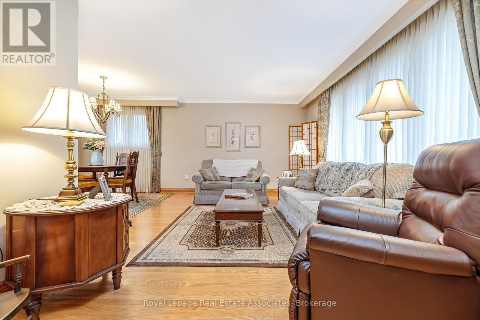 15 Stockman Crescent, Halton Hills (Georgetown), Ontario  L7G 1J5 - Photo 6 - W12887234