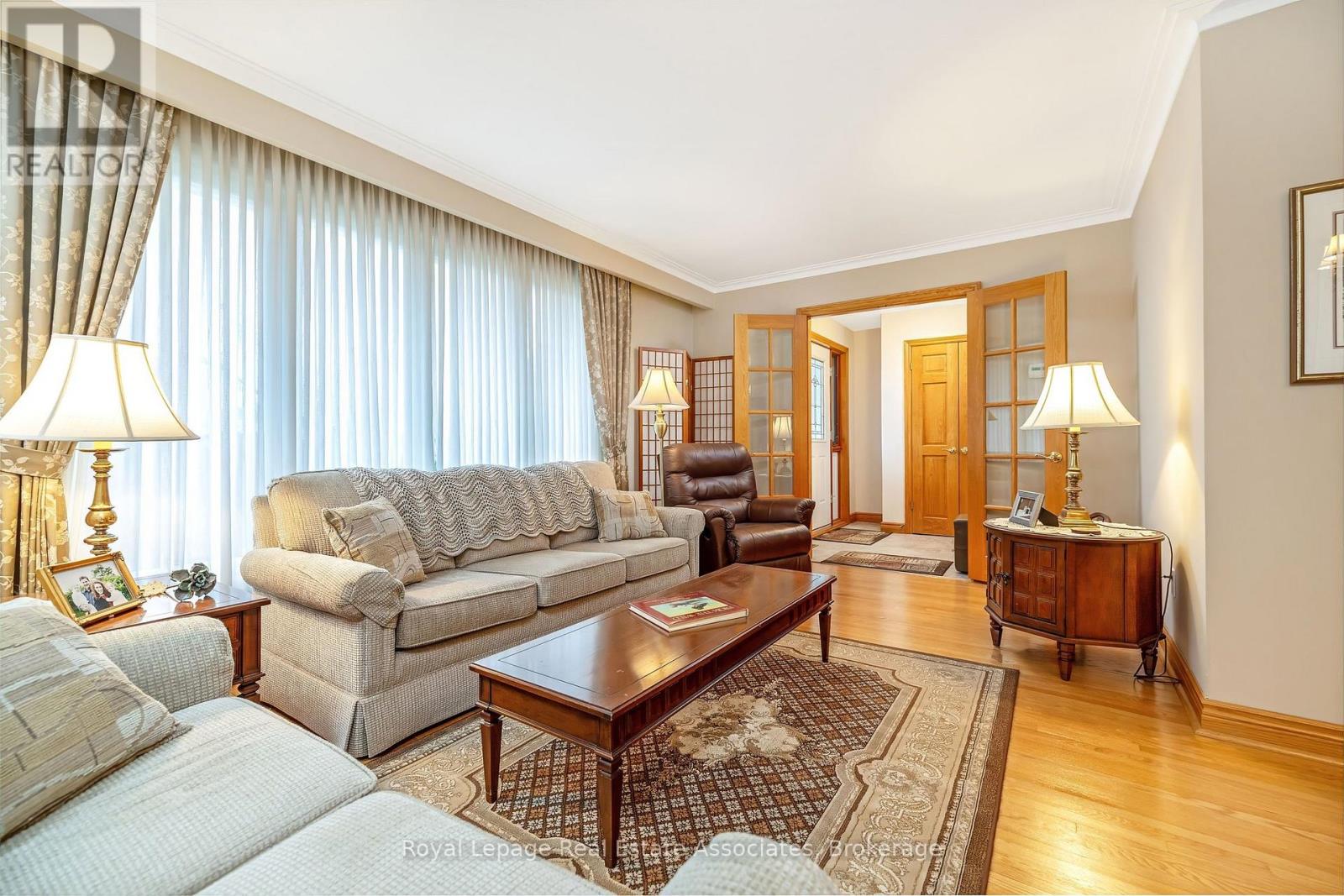 15 Stockman Crescent, Halton Hills (Georgetown), Ontario  L7G 1J5 - Photo 7 - W12887234