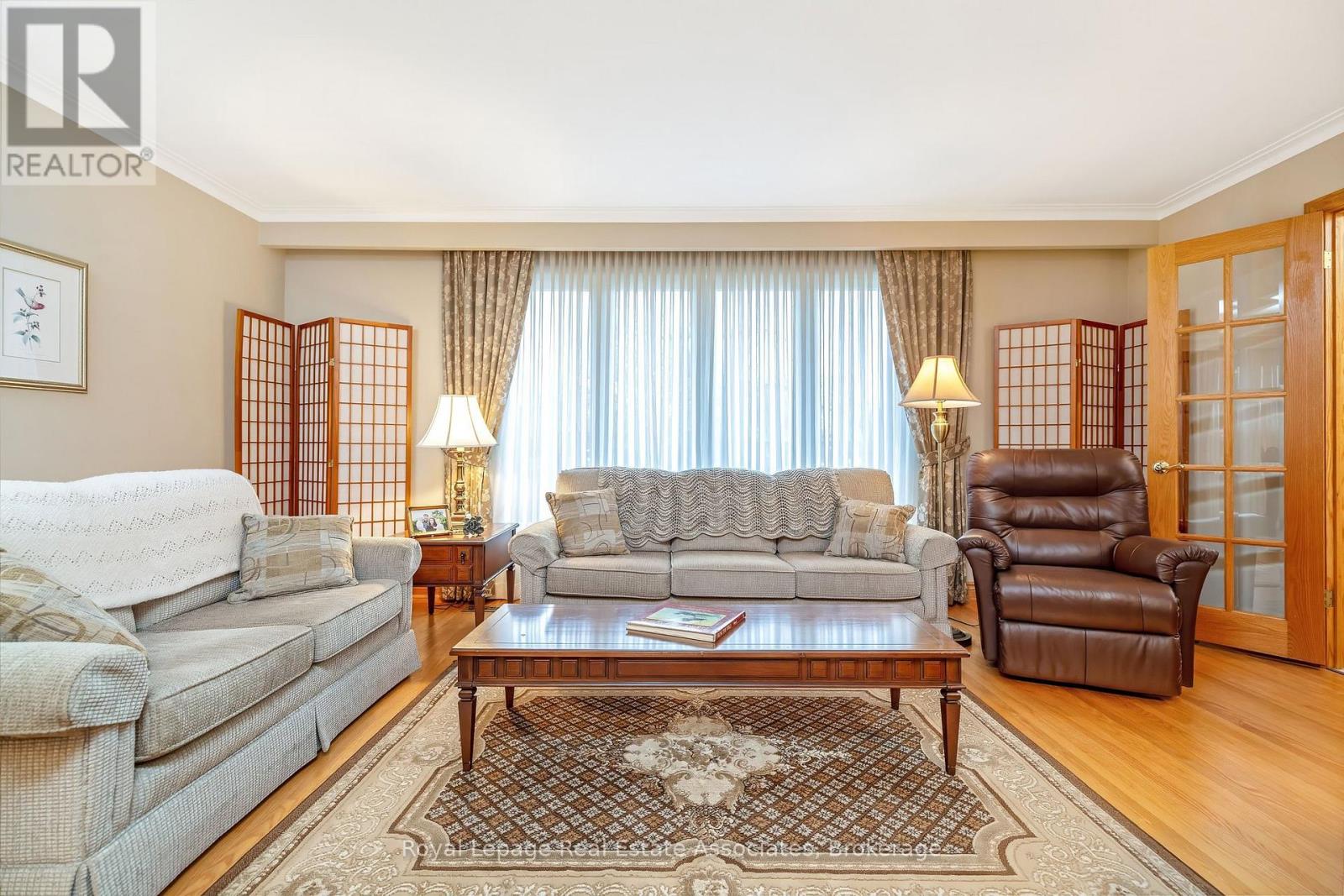 15 Stockman Crescent, Halton Hills (Georgetown), Ontario  L7G 1J5 - Photo 8 - W12887234