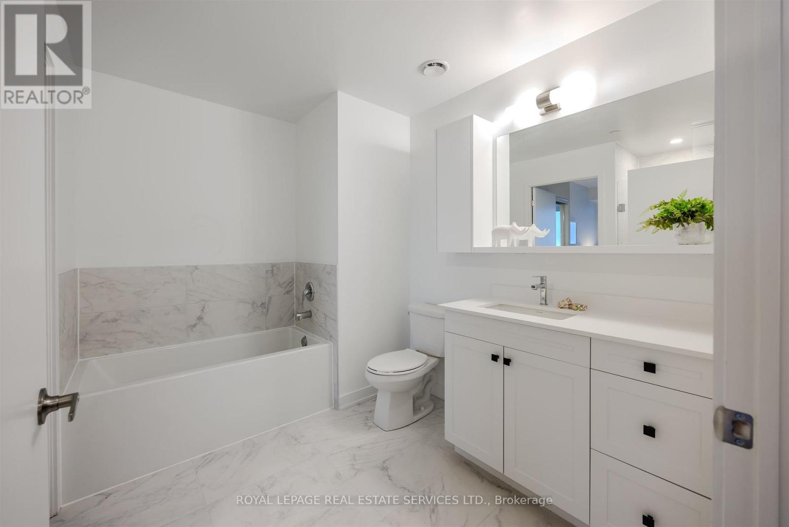 1508 - 1035 Southdown Road, Mississauga, Ontario  L5J 0A2 - Photo 14 - W12887272