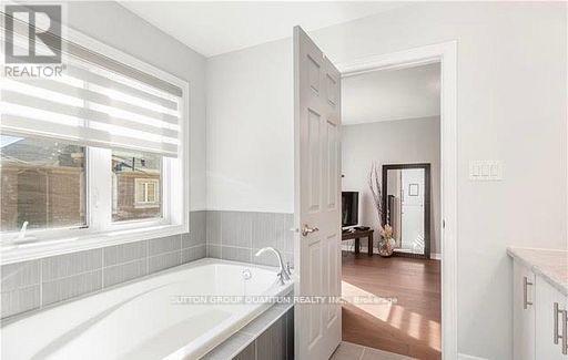 3038 Hibiscus Gardens, Oakville (Go Glenorchy), Ontario  L6M 4M2 - Photo 11 - W12887274