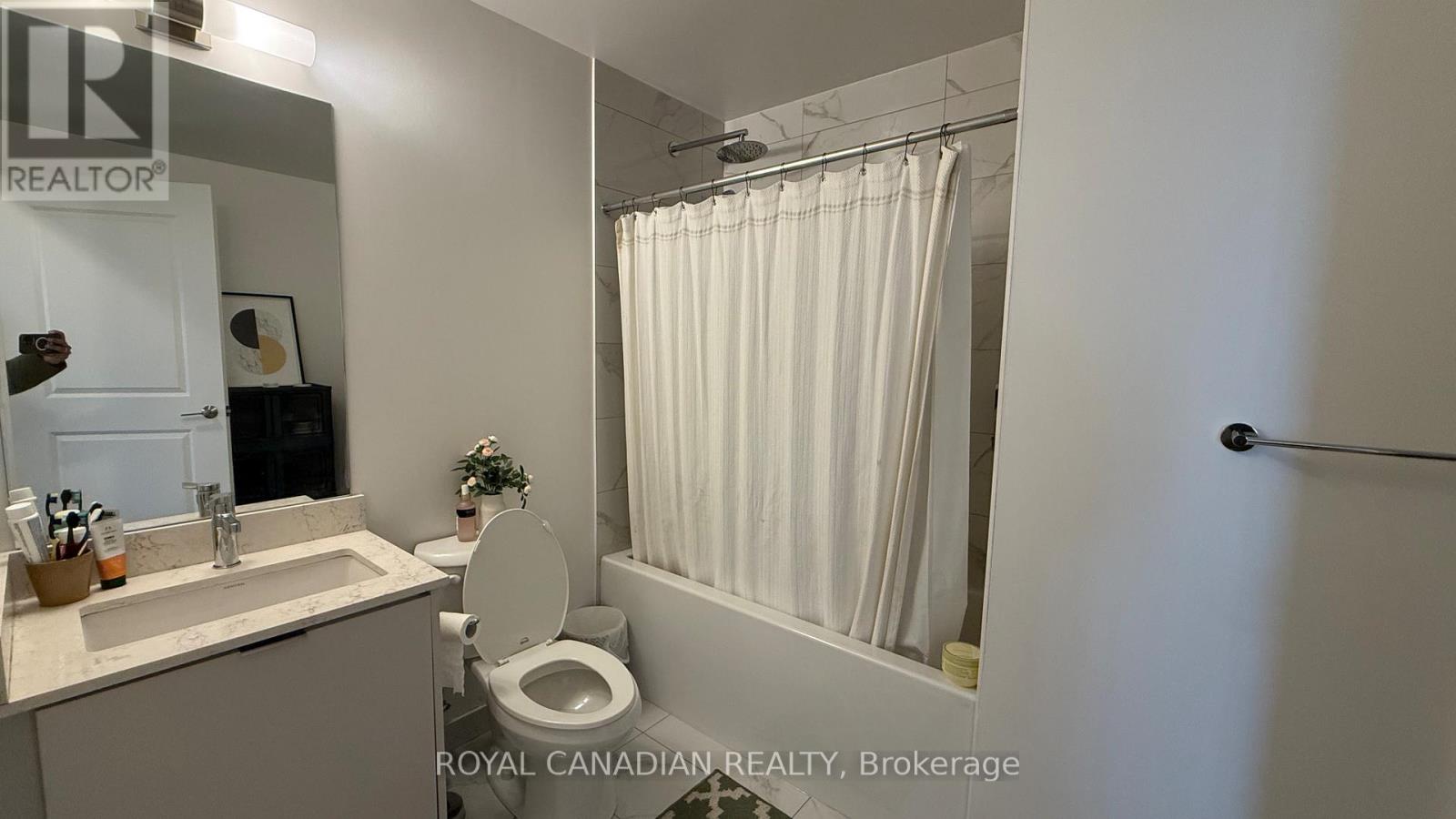 1704 - 204 Burnhamthorpe Road E, Mississauga (Mississauga Valleys), Ontario  L5A 0B3 - Photo 11 - W12887314