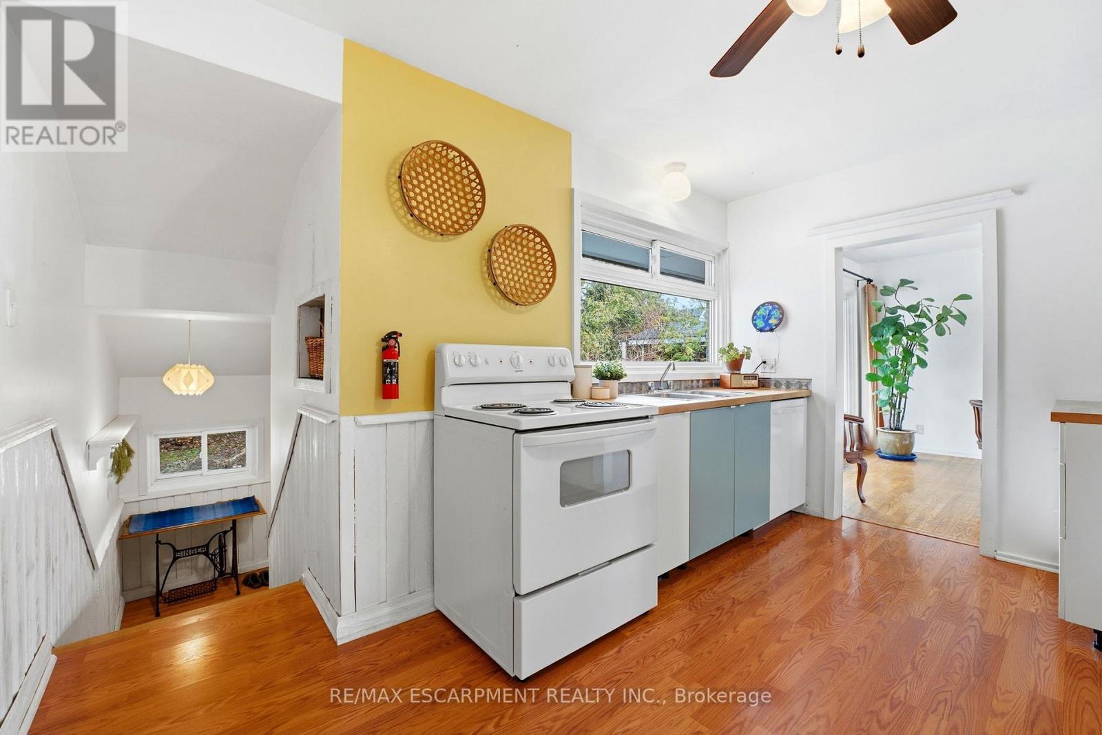 5411 Stratton Road, Burlington, Ontario  L7L 2Z1 - Photo 8 - W12887318