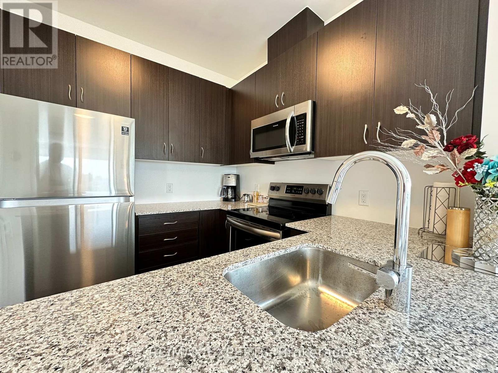 206 - 95 Dundas Street W, Oakville (Go Glenorchy), Ontario  L6M 5N4 - Photo 16 - W12887344