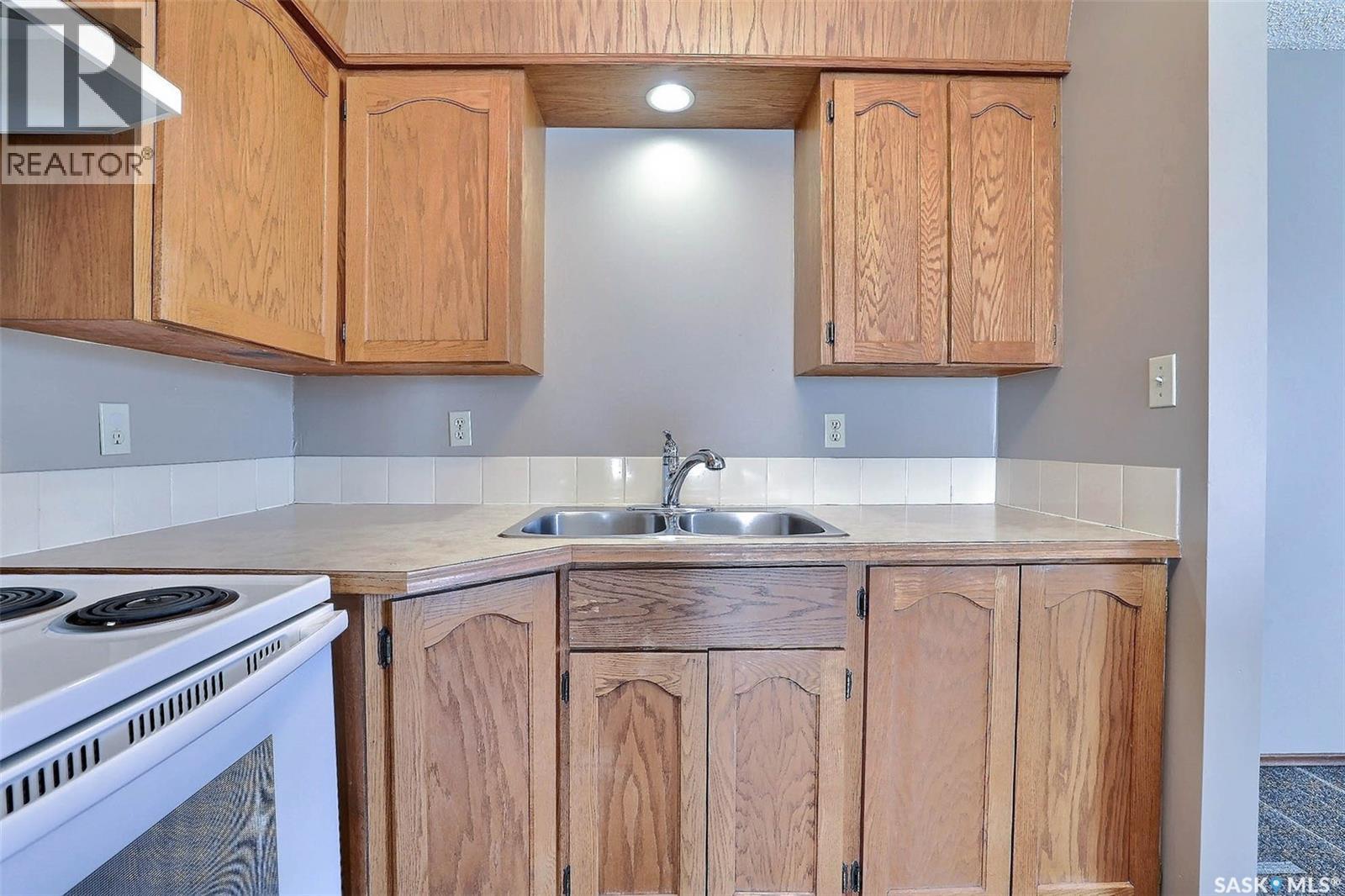 1580 Lacon Street, Regina, Saskatchewan  S4N 1Z4 - Photo 11 - SK030527