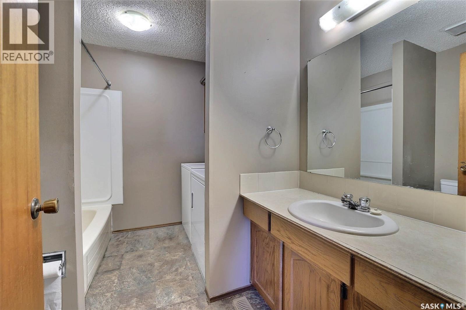 1580 Lacon Street, Regina, Saskatchewan  S4N 1Z4 - Photo 14 - SK030527