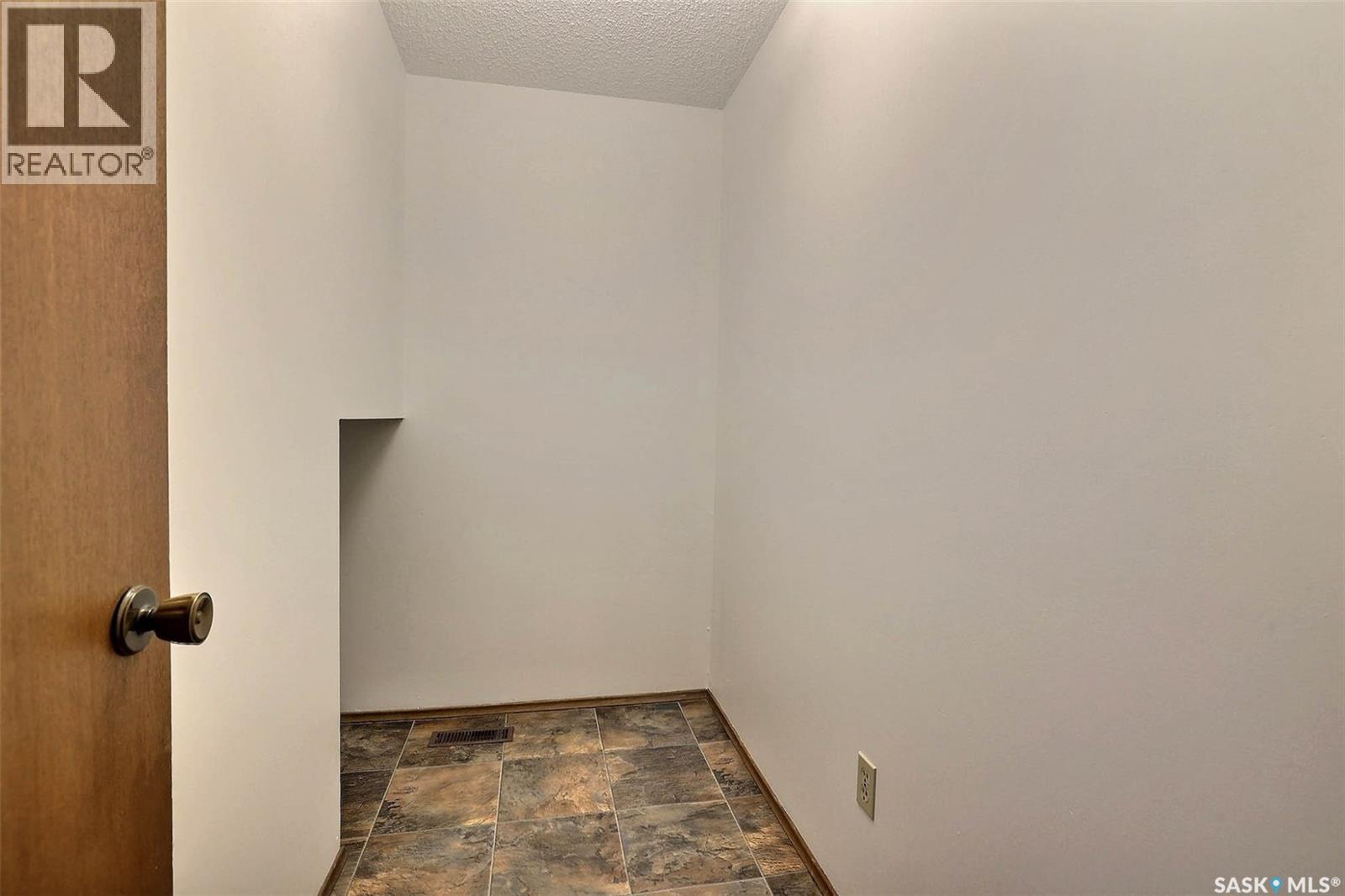 1580 Lacon Street, Regina, Saskatchewan  S4N 1Z4 - Photo 37 - SK030527