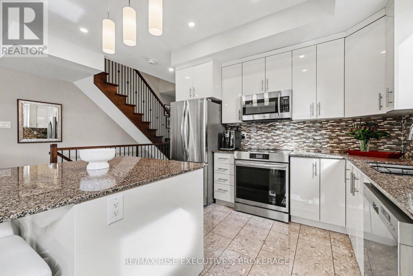 300c Richelieu Avenue, Ottawa, Ontario  K1L 6K3 - Photo 11 - X12887572