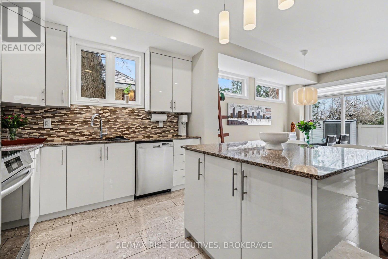 300c Richelieu Avenue, Ottawa, Ontario  K1L 6K3 - Photo 13 - X12887572