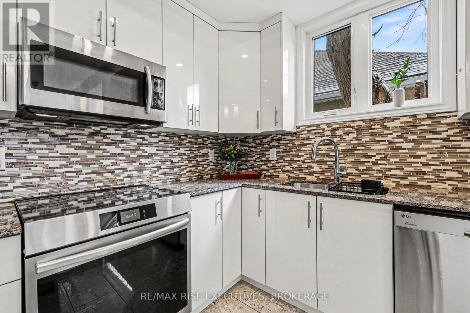 300c Richelieu Avenue, Ottawa, Ontario  K1L 6K3 - Photo 14 - X12887572