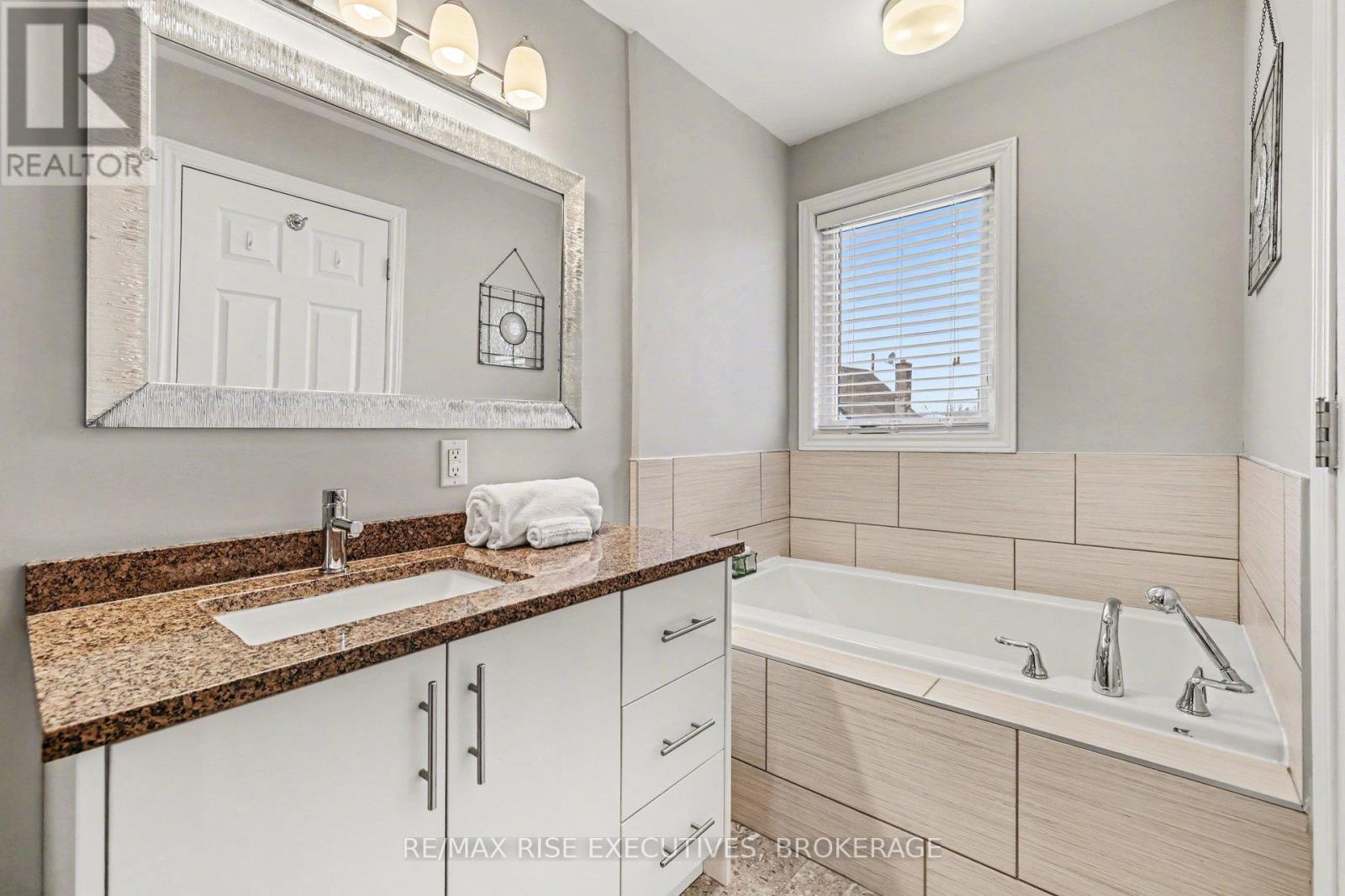 300c Richelieu Avenue, Ottawa, Ontario  K1L 6K3 - Photo 22 - X12887572