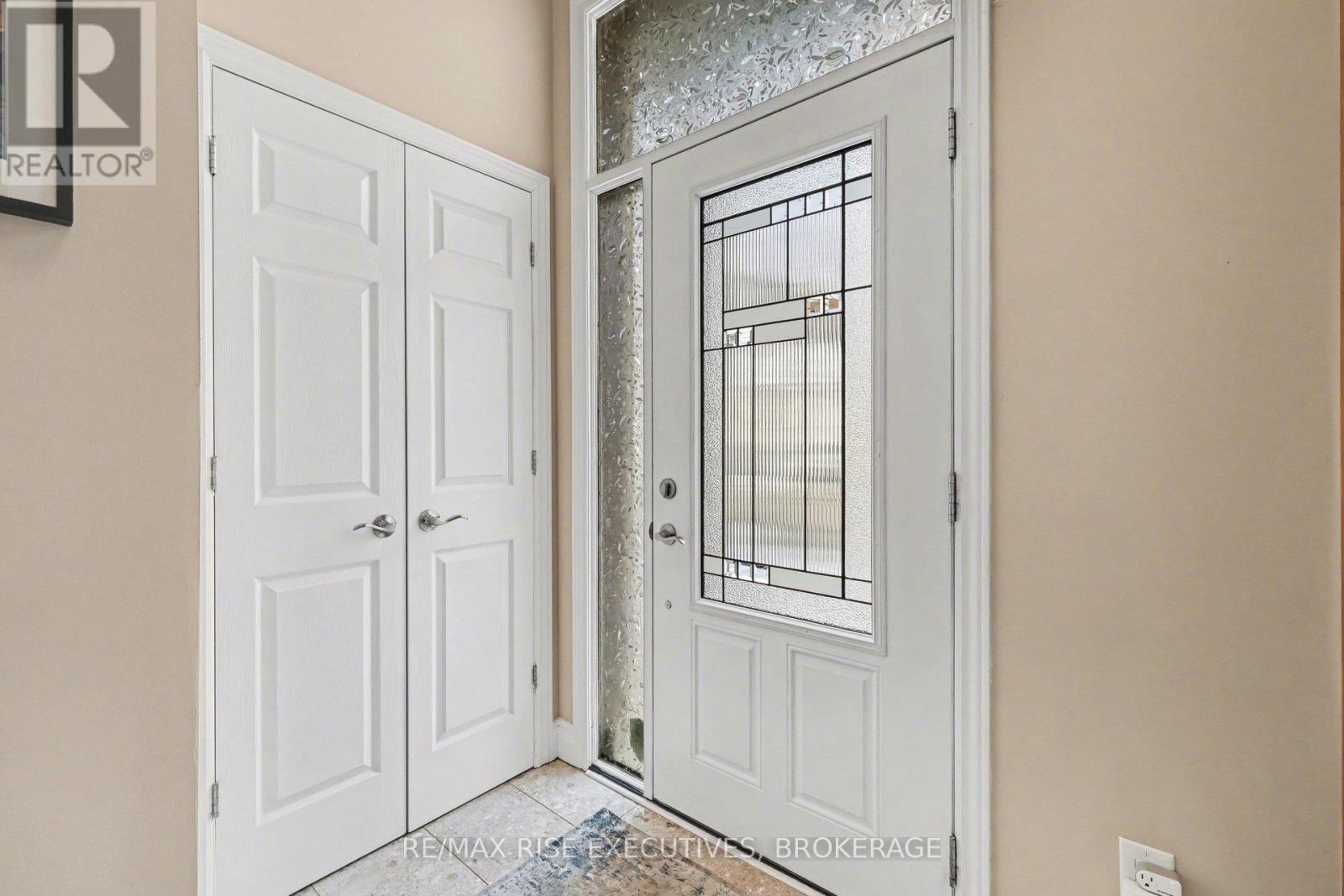 300c Richelieu Avenue, Ottawa, Ontario  K1L 6K3 - Photo 5 - X12887572