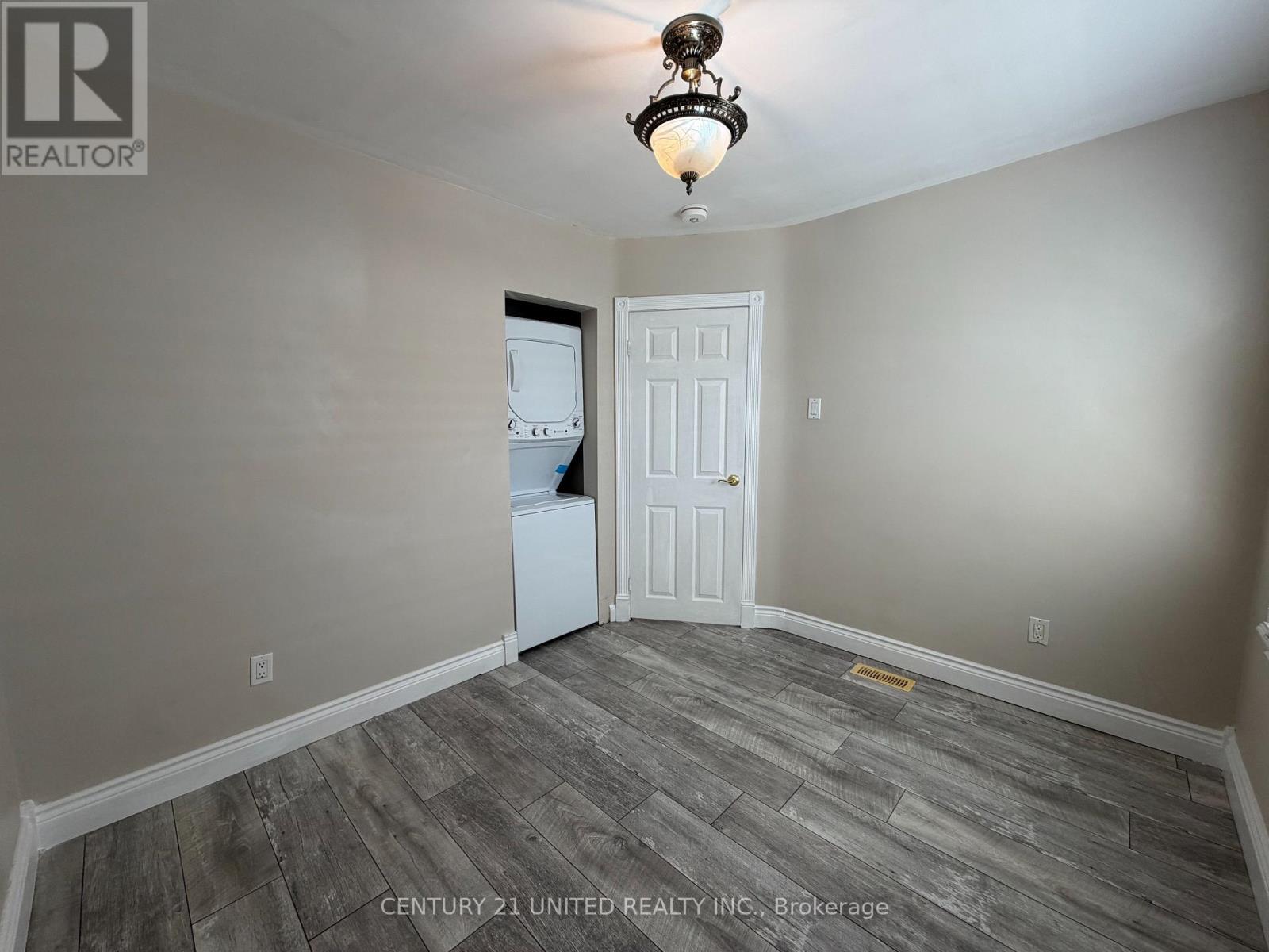 Upper - 685 Armour Road, Peterborough (Ashburnham Ward 4), Ontario  K9H 1Z5 - Photo 13 - X12887546