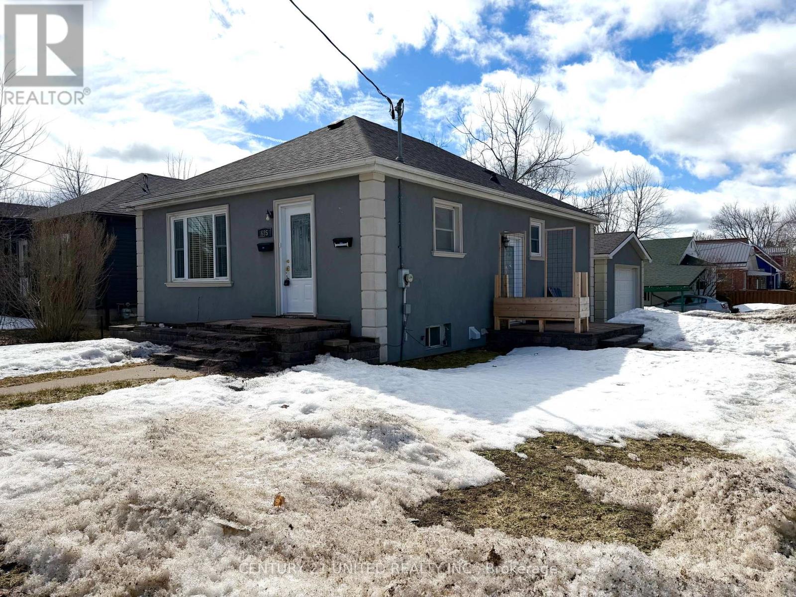 Upper - 685 Armour Road, Peterborough (Ashburnham Ward 4), Ontario  K9H 1Z5 - Photo 2 - X12887546