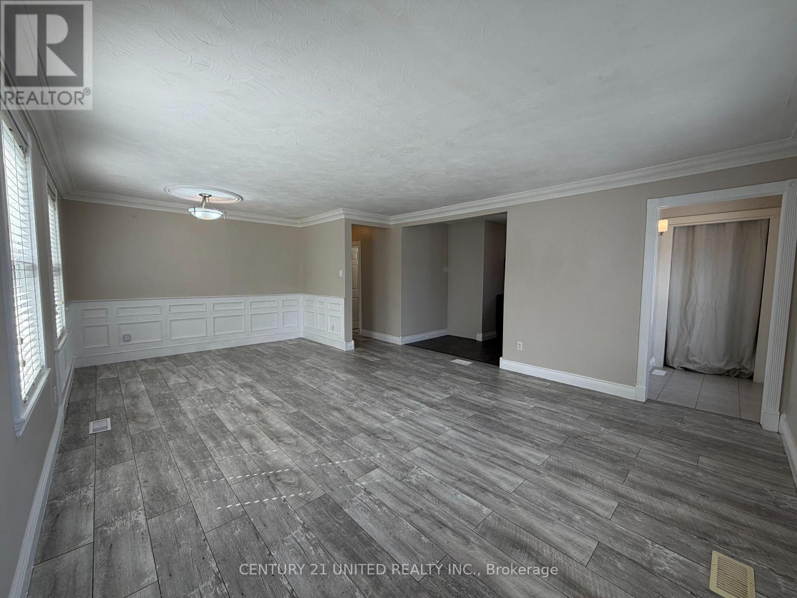 Upper - 685 Armour Road, Peterborough (Ashburnham Ward 4), Ontario  K9H 1Z5 - Photo 4 - X12887546