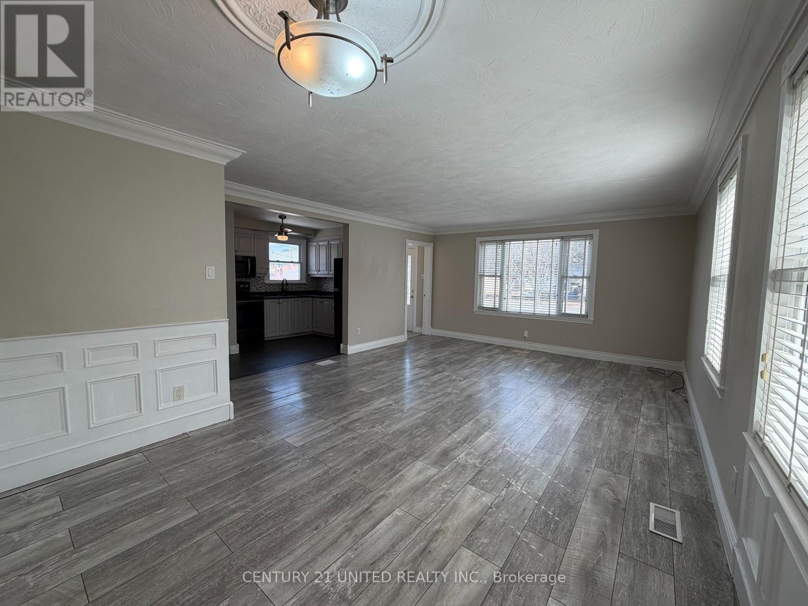 Upper - 685 Armour Road, Peterborough (Ashburnham Ward 4), Ontario  K9H 1Z5 - Photo 5 - X12887546