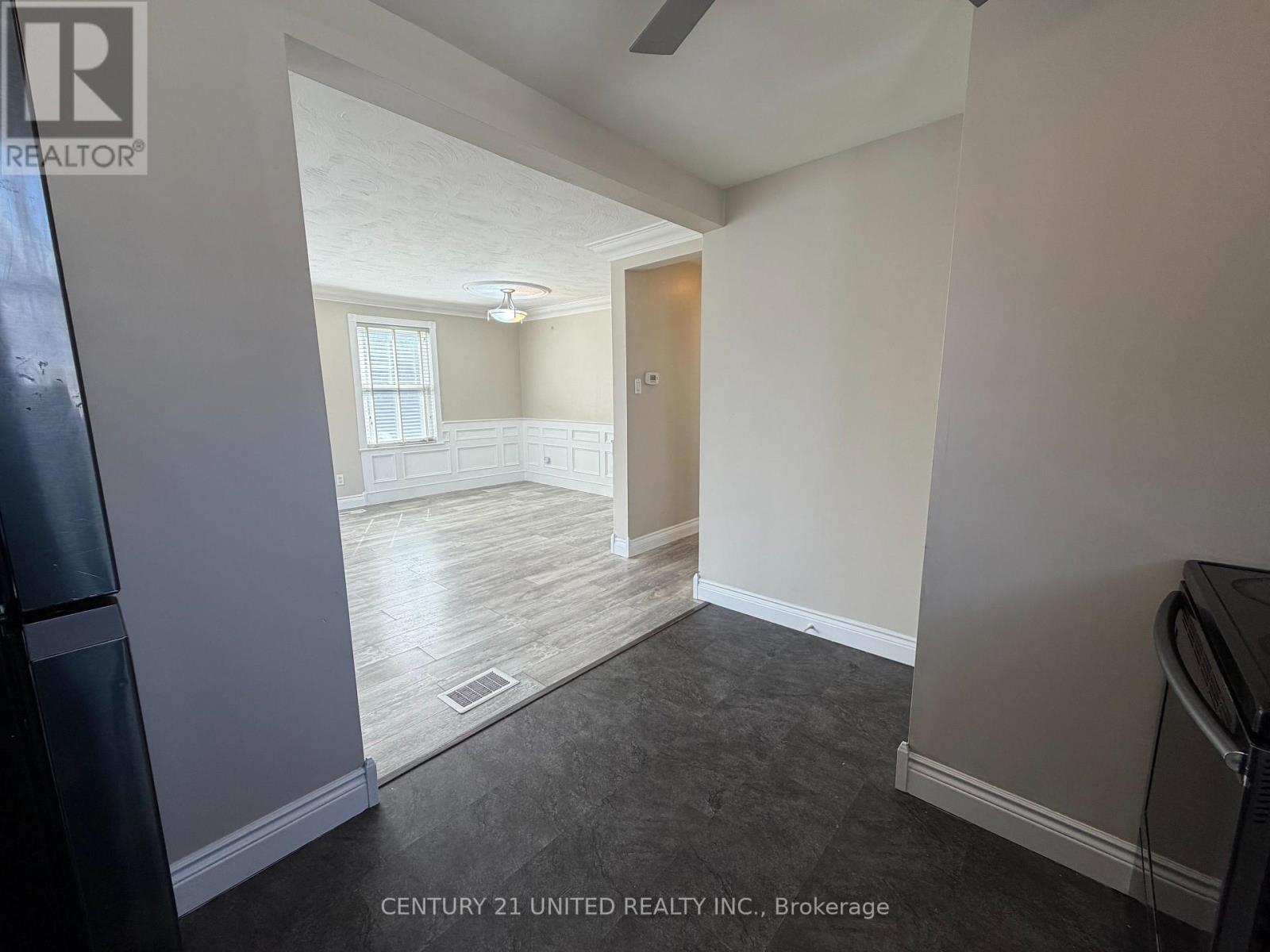 Upper - 685 Armour Road, Peterborough (Ashburnham Ward 4), Ontario  K9H 1Z5 - Photo 7 - X12887546